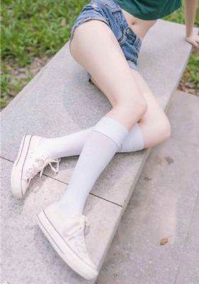 女生高考查分见6开头坐地大哭